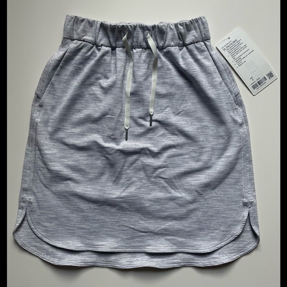 lululemon athletica Dresses & Skirts - ⭐️ Host Pick ⭐️ BNWT Lululemon On the Fly Skirt *Woven